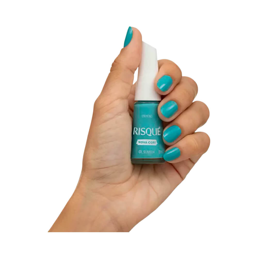 Unhas pintadas com esmalte Risqué Oi Sumida azul turquesa vibrante